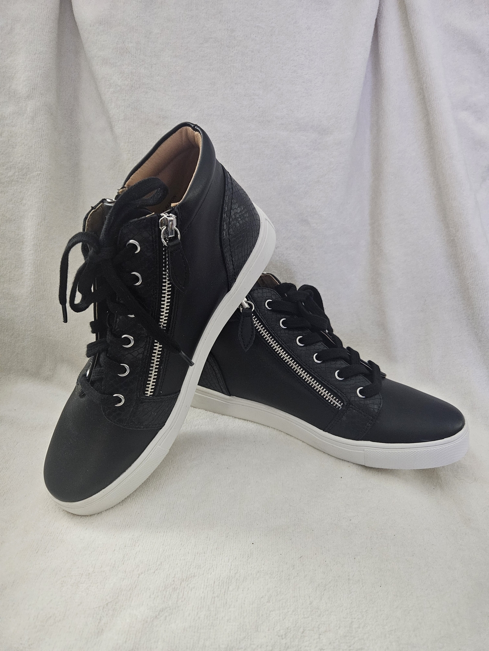 DV Dolce Vita Alison Black Leather High Top Sneakers Size 9.5